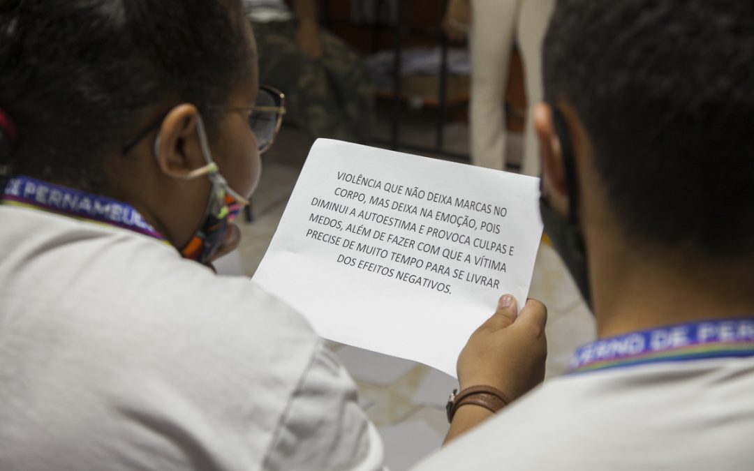 Formação realizada pelo Cendhec aborda abuso e exploração sexual com estudantes do Pina