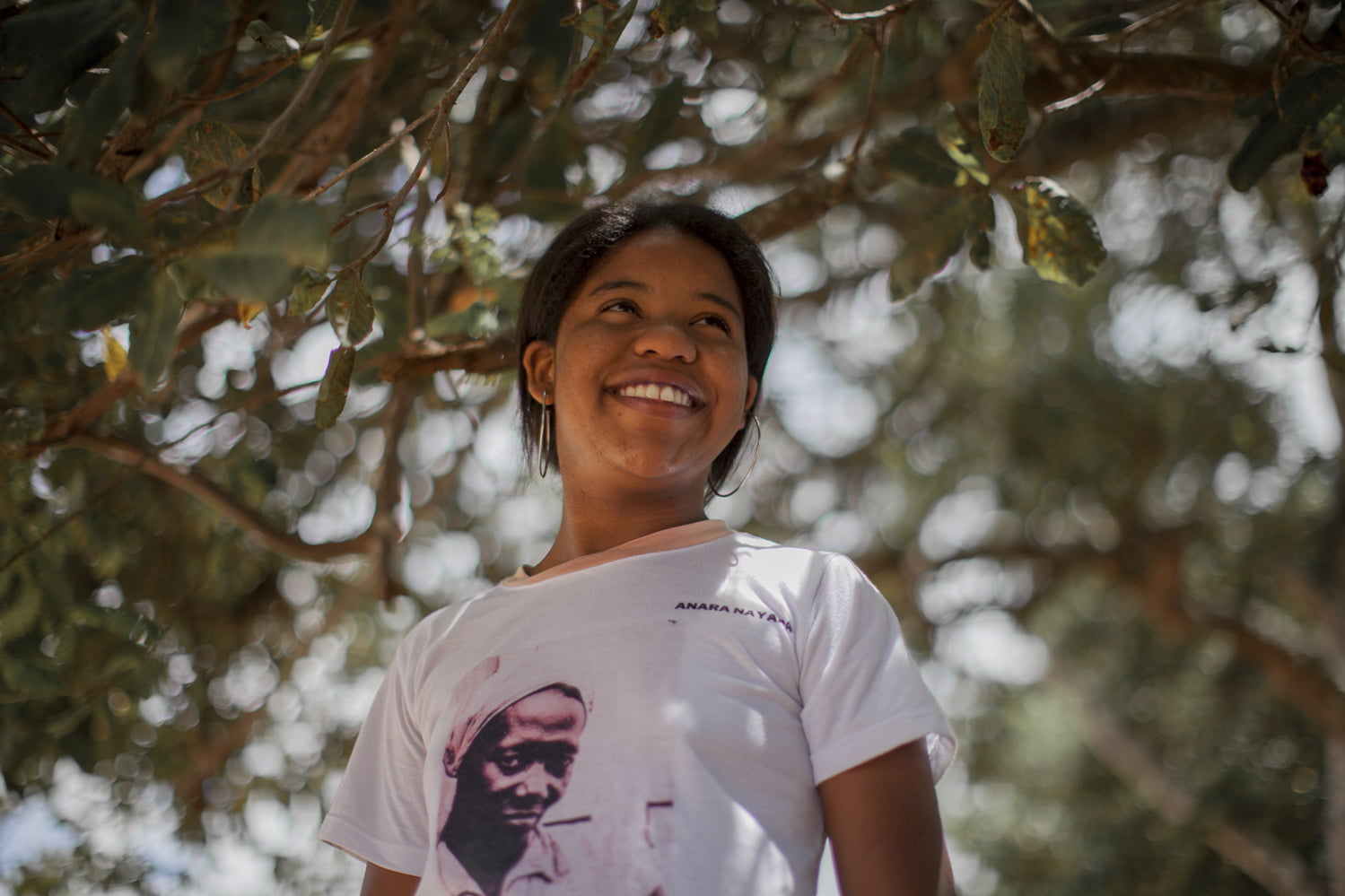 “A poesia libertou a gente do preconceito”: conheça Anara Nayara, poeta da comunidade Curiquinha dos Negros