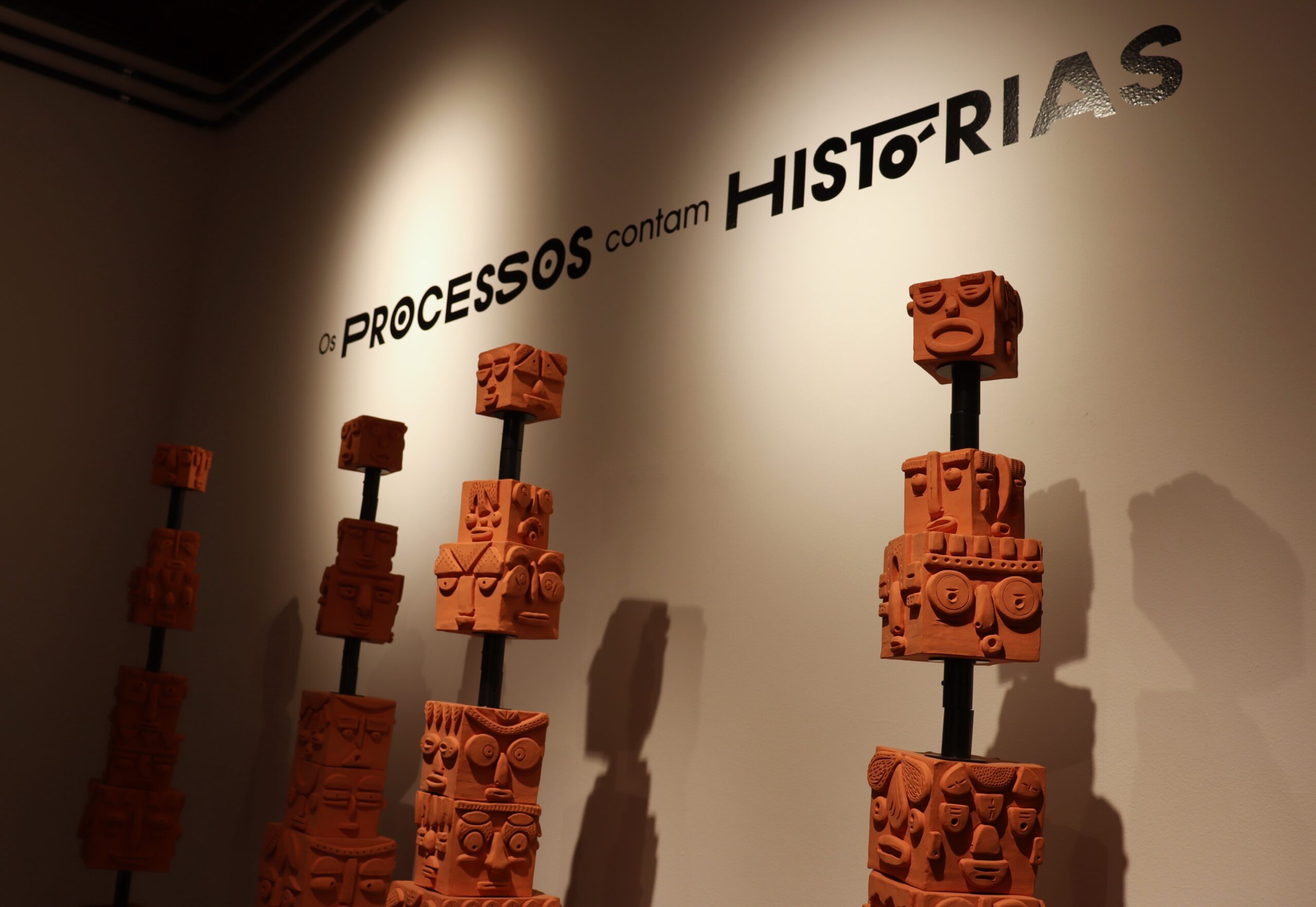 Exposição coletiva reúne trabalhos de cinco artistas para apreciação no Centro do Recife